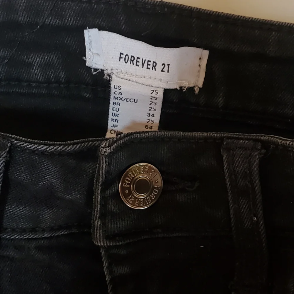 EUC Forever 21 Black Skinny Stretch Jeans Size 25 - Picture 3 of 5